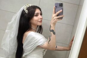 Блогерша вышла замуж за саму себя, а через сутки развелась