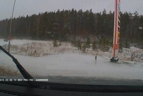 Занос на заснеженной трассе