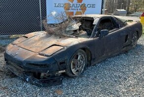 Acura NSX найденный на дне реки успешно продали