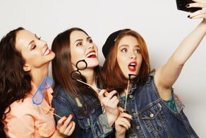 Я люблю себя до слёз: чем обусловлено маниакальное увлечение селфи?