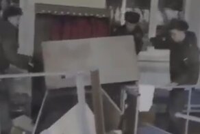 "100 дней до приказа": курсанты из Вольска разгромили казарму первокурсников