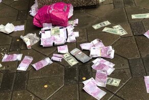 Житель Москвы выбросил из окна огромную сумму денег