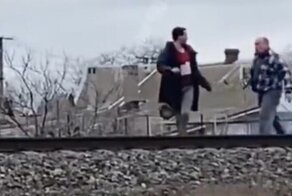 Машинист на кулаках объяснил самоубийце, что жизнь надо любить