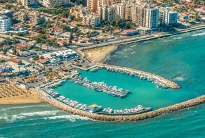 Город у моря, получивший название в честь гробов