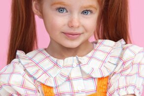 Малышка с кукольной внешностью и стальным прессом штурмует соцсети