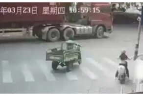 Счастливый день водителя мотороллера
