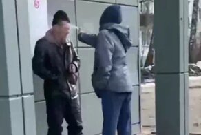 В Подмосковье подростки залили газом мужика, чтобы «хайпануть»