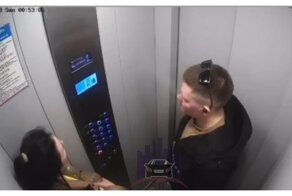 Довела: житель Красноярска избил лифт после разговора с девушкой