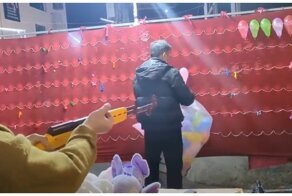 Впечатляющая меткость участника аттракциона