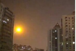 Над Пекином пролетел метеор, озарив небо