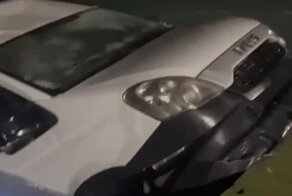 "Все смотрим в окна": в Дагестане водитель утопил микроавтобус, попытавшись пересечь реку по понтонному мосту