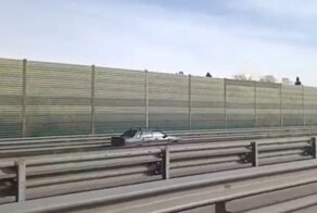 На большой скорости и по встречной полосе на платной трассе М11