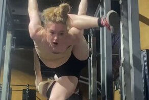 Спортсменка решила сделать трюк из Тиктока, но слегка застряла