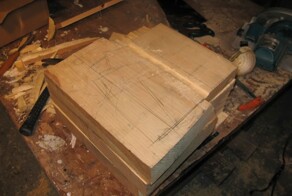 Мужчина превратил деревянный брусок в коробку с деньгами