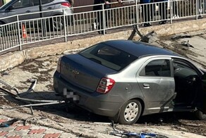 Авария дня. 56-летний водитель вылетел с дороге и сбил ребёнка