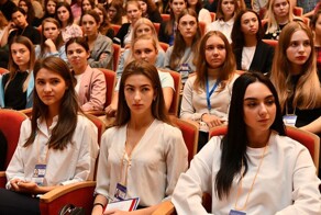 "Волосатым тут не место": студенткам с небритыми ногами запретили посещать занятия в университете Санкт-Петербурга