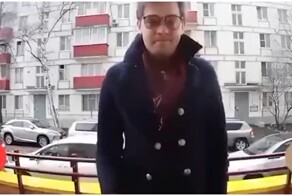 Житель Санкт-Петербурга просит прощения у своей девушки через домофон