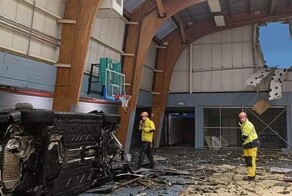 Бельгийский футболист взлетел на автомобиле и пробил стену спортзала