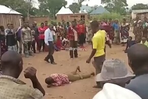 В Танзании мужчину публично выпороли за шашни с чужой женой