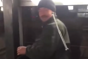 В Москве шпана напала на бездомного и избила его телескопическими дубинками