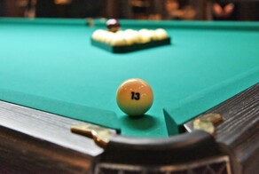 На Урале неизвестные забили двух мужчин бильярдными шарами и киями