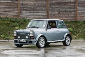 Необычный MINI с двухэтажной оптикой и салоном в стиле Aston Martin