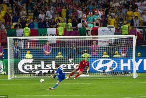 Жгучие болельщики сборной Англии (3 фото)