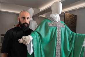 "Голый торс и взгляд маньяка": Филиппо Сорчинелли - стилист Папы Римского