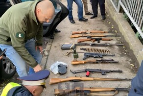 В Сочи задержали машину с целым арсеналом оружия времён ВОВ