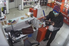 В Самаре грабитель избил сотрудницу секс-шопа за незнание английского языка