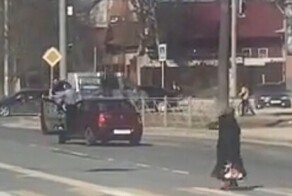 Неадекват на дороге переполошил весь автобус