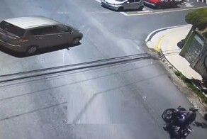 Красиво спешился и увернулся от аварии