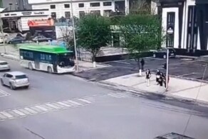 Автобус без водителя задавил людей в Казахстане