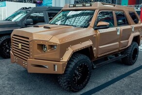 Внедорожники Toyota и Ford в брутальном тюнинге на выставке в Нью-Йорке