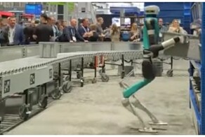 Робот приуныл на работе