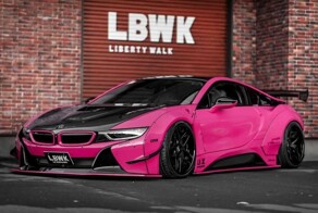 Розовый и агрессивный гибрид BMW i8 от Liberty Walk
