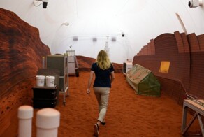 NASA показала симулятор Марса, в котором четыре добровольца проживут целый год
