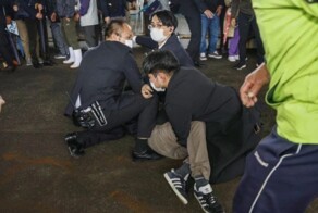 На премьер-министра Японии совершено неудачное покушение