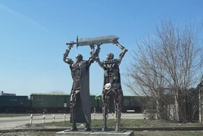 В Рязани металлоприёмщики поставили страшно красивый памятник