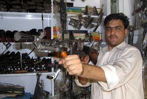 Пакистанская оружейная мастерская (22 фото)