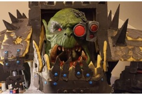 ВААААГХ: россиянин сделал костюм могучего лидера орков из Warhammer 40,000