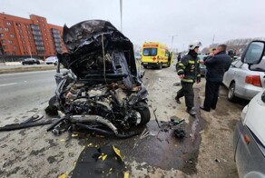 Неопытный 19-летний водитель повредил 6 японских автомобилей