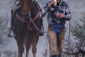 Полевая мода: почему ковбои надевали сразу две пары штанов?