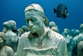 20+ фото подводных статуй, от которых веет загадочностью