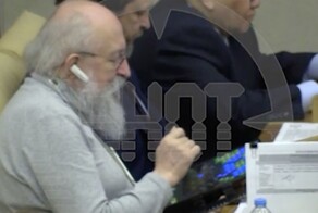Анатолий Вассерман лопает шары в Госдуме, но это ничего страшного