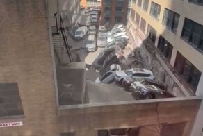 В центре Нью-Йорка рухнула многоэтажная парковка