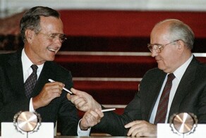 Как Горбачёв подарил США часть акватории СССР в северных морях