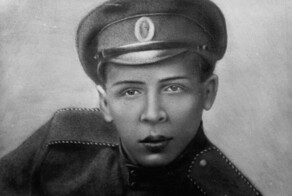Бывший грузчик крестьянского происхождения Павел Иванович Батов