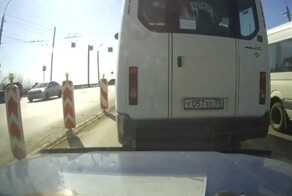 Два водителя замкнули дорогу