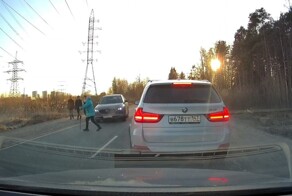Пожилая женщина попала под колёса автомобиля